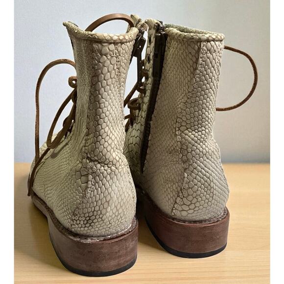 Freebird combat boots  snakeskin texture leather lace-up closure. Women’s size 9 - Picture 3 of 8